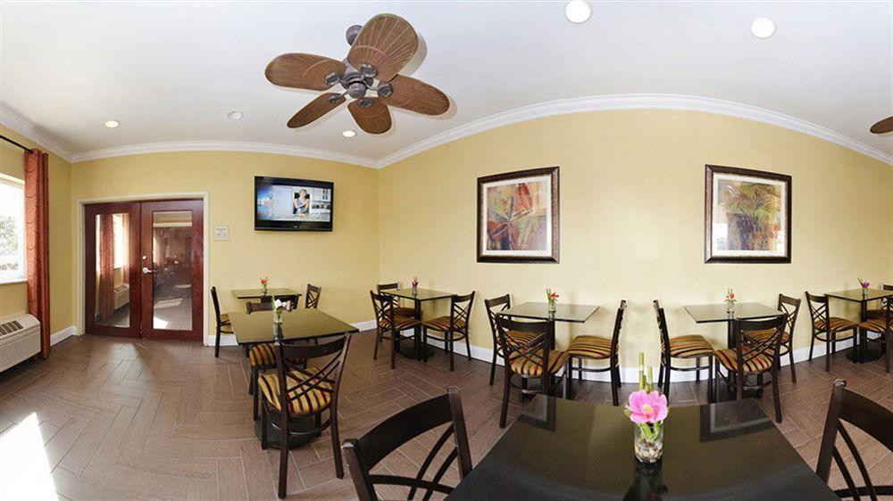 Hotel Spark By Hilton Carolina Rd 3*